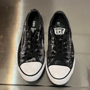 Women’s Converse used in great condition!! Barely worn a few times
